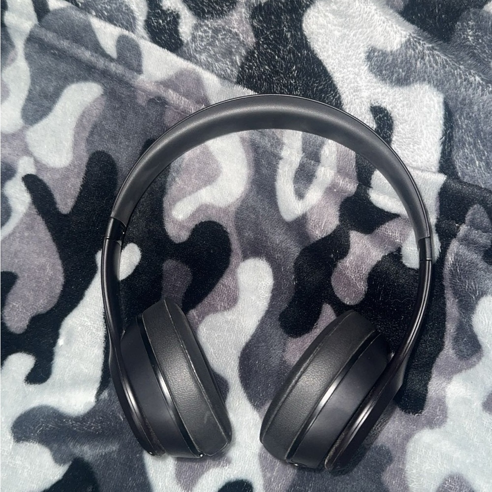 Wireless Black Headphones